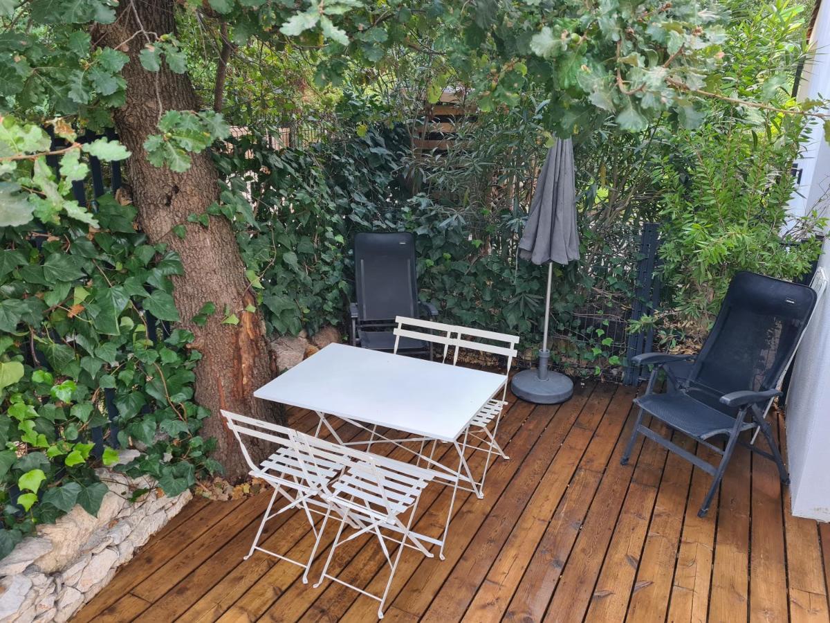 Les Chenes Verts Sommieres Exterior photo